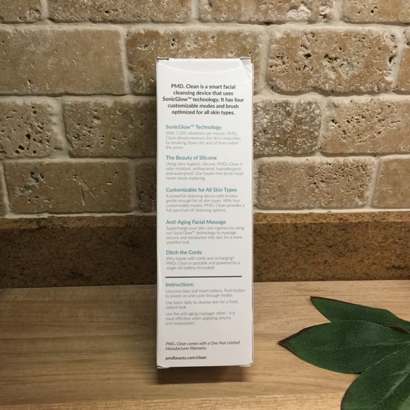 New PMD Clean Facial Cleansing Brush - Picture 2 of 2